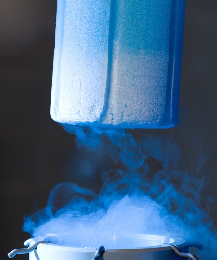 Kaltschrumpfen von por&ouml;sem Material