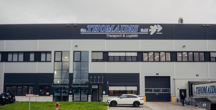 Standort von Thomaidis von vorne