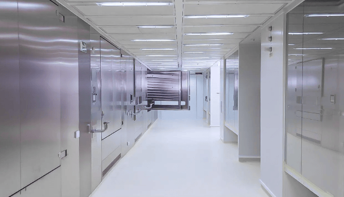 Das Foto zeigt die nachhaltigen Gefriertrockner in der Produktionsst&auml;tte in Marburg.